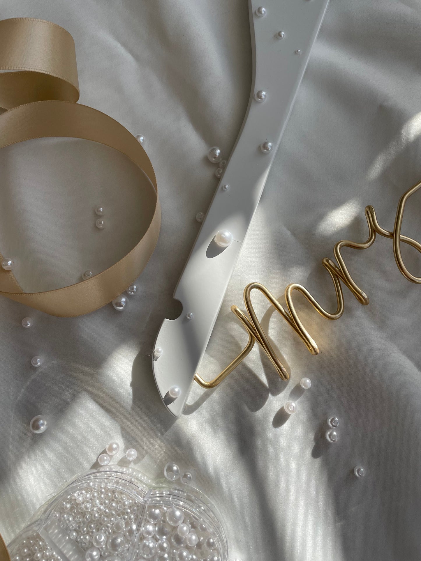 Pearl Bridal Hanger