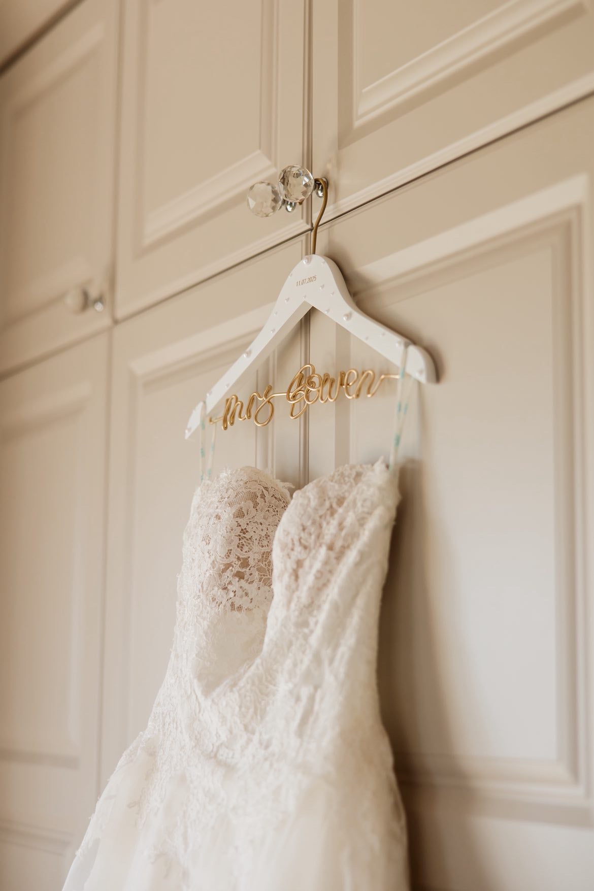 Pearl Bridal Hanger