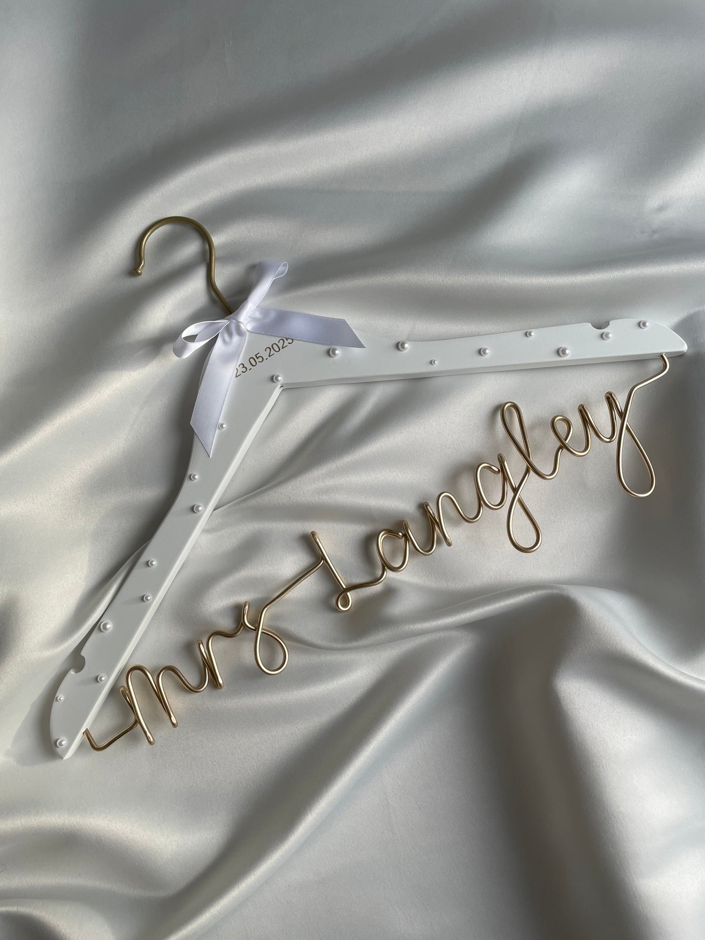 Pearl Bridal Hanger